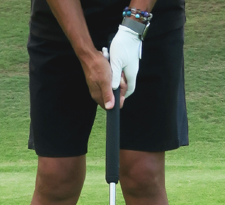 グリップエンドまで長く持つ